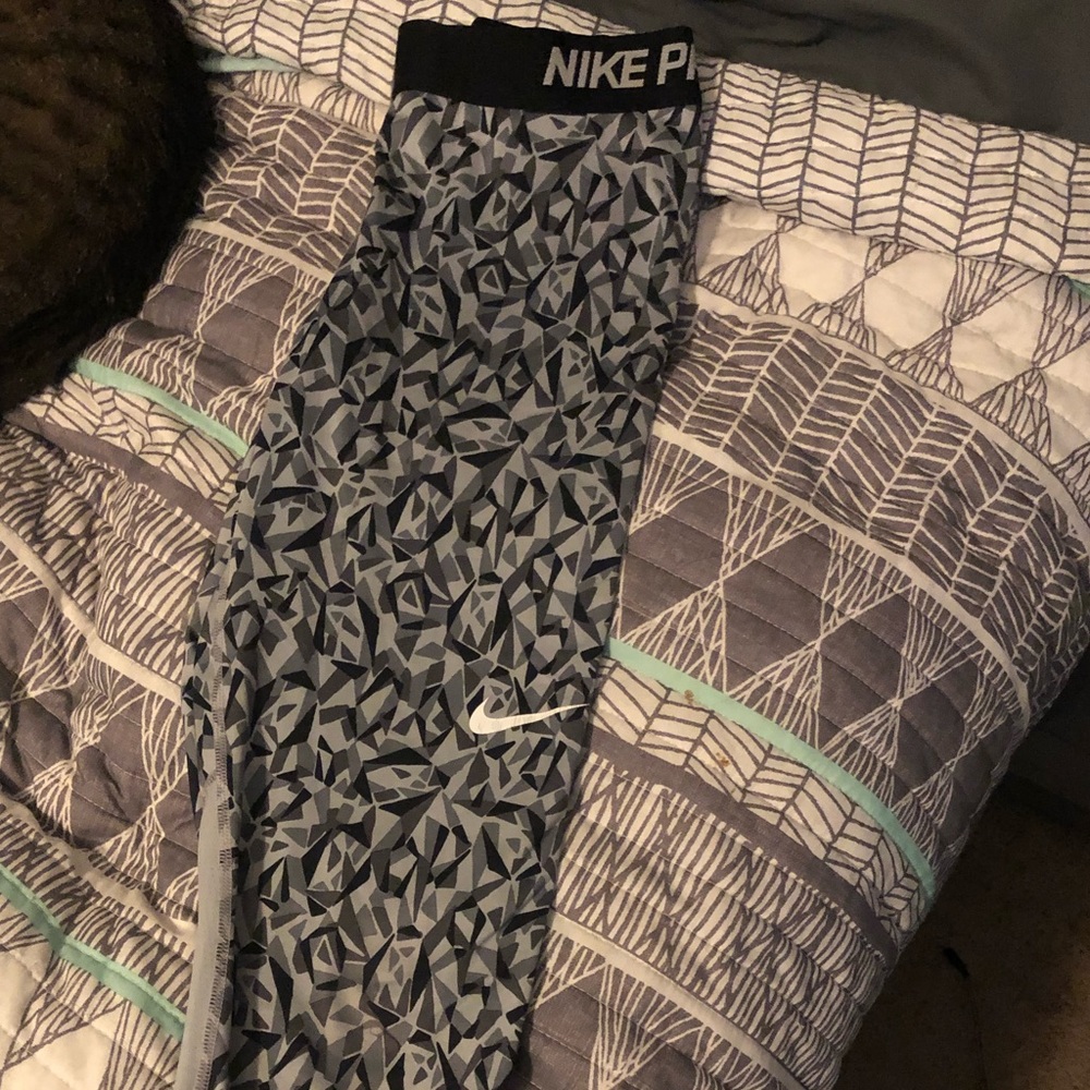 Nike Pro workout leggings size M